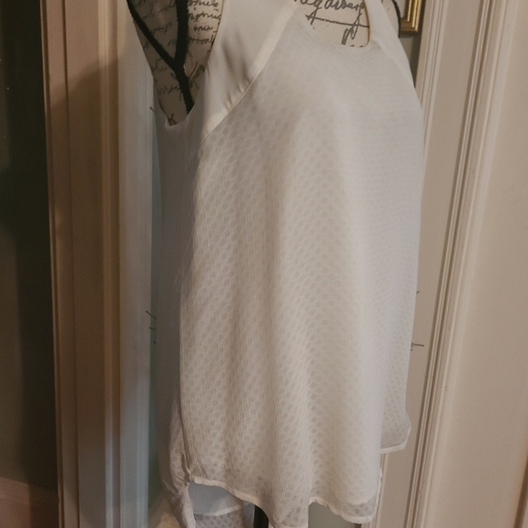 White top - Picture 4 of 9